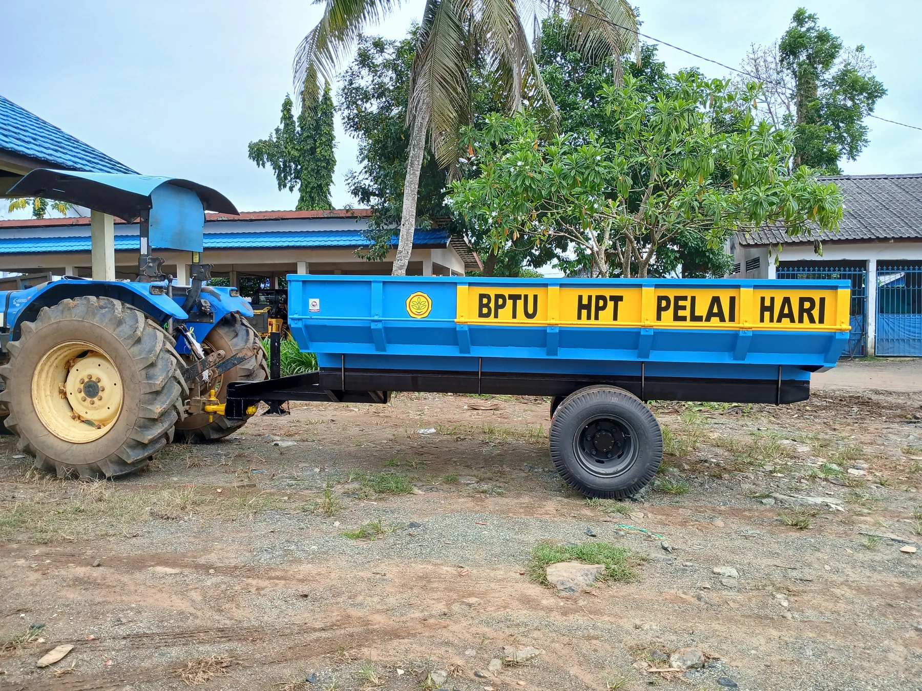 Dokumentasi produk · Trailer Non-tipping — Trailer Non-tipping